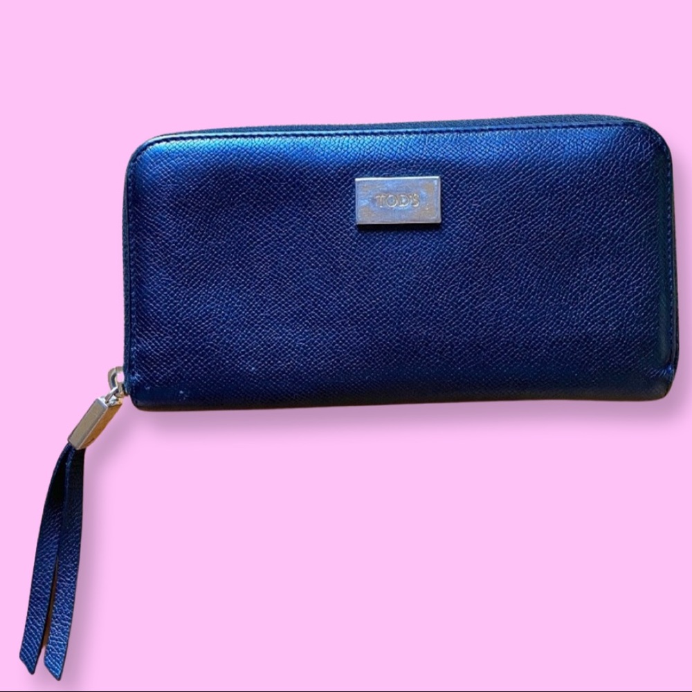 Tod's Leather Zip-Around Continental Wallet